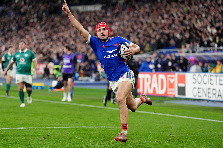 France's Louis Bielle-Biarrey breaks through to score their first try of the game during the Guinness Men's Six Nations match at the Stade de France